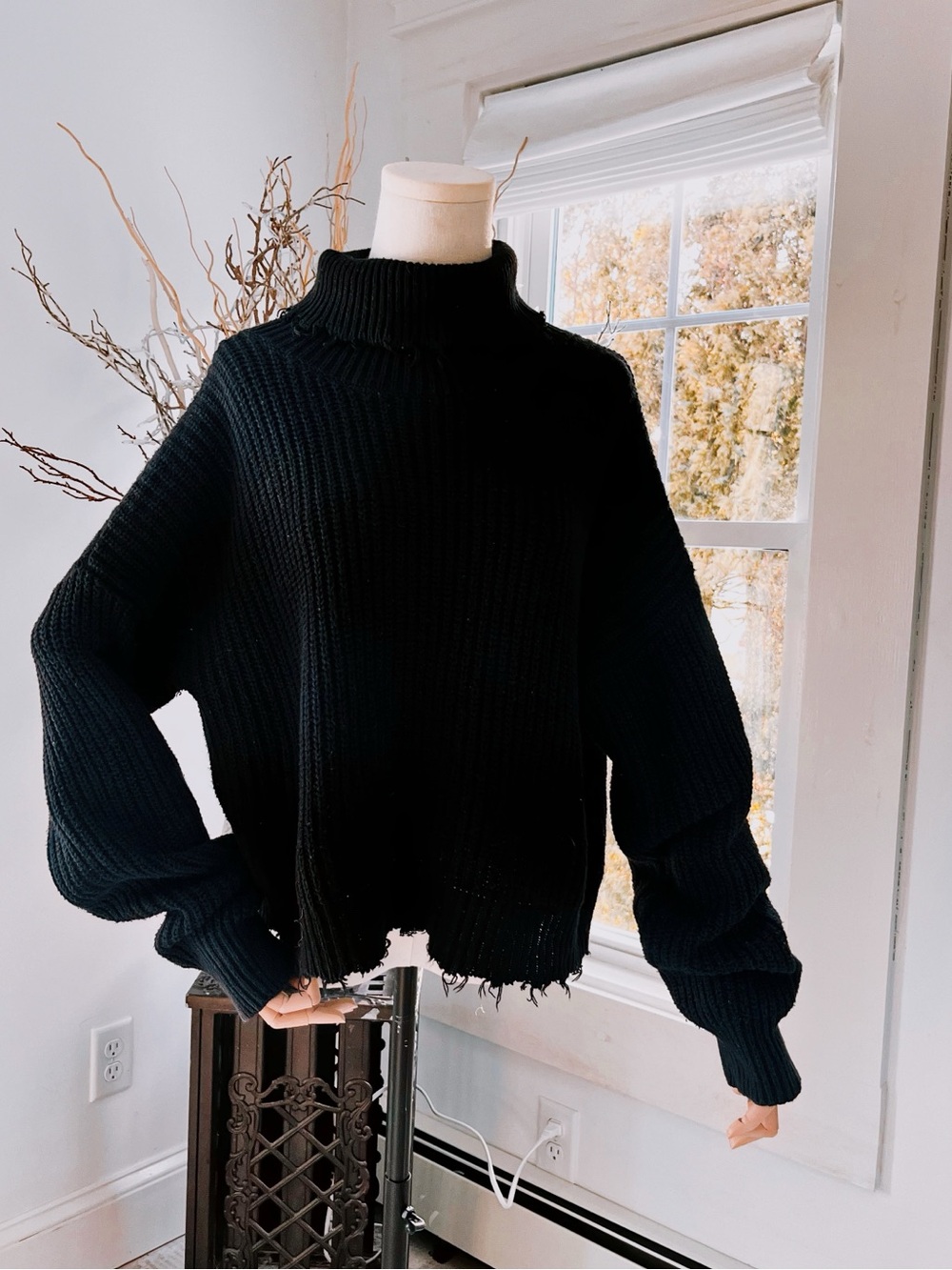 FOREVER 21 DISTRESSED, KNIT TURTLENECK SWEATER 🖤